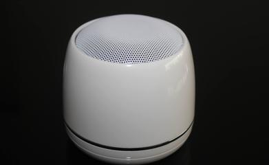 新款私模蓝牙音箱 功能与设计并重，打造极致音频体验